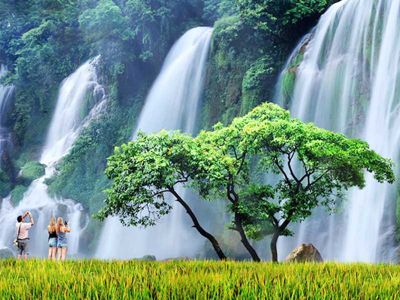 Hanoi Package Tours - 10 Days 9 Nights | Hanoi - Ninh Binh - Sapa - Quang Yen - Cao Bang - Ban Gioc - Ba Be - Halong Bay - Hanoi